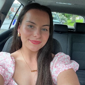 Babysitter available in Clontarf, Dublin, Ireland