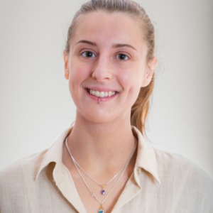 Babysitter available in Ashford, County Wicklow, Ireland